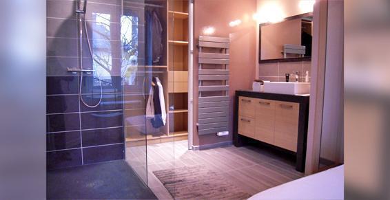 Salle de bains dans chambre parentale
