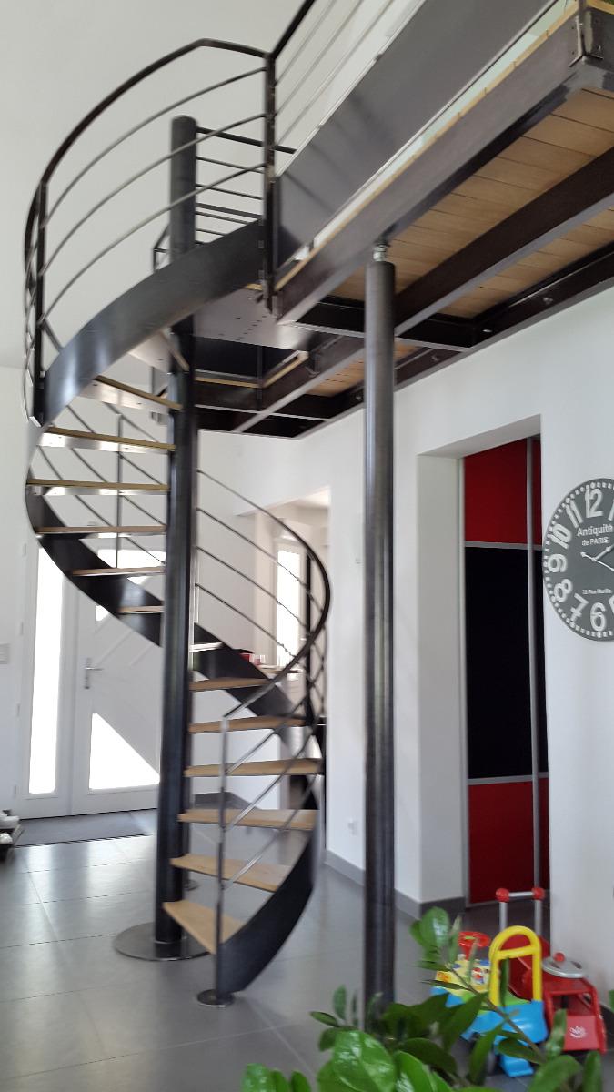 Escalier métal colimaçon