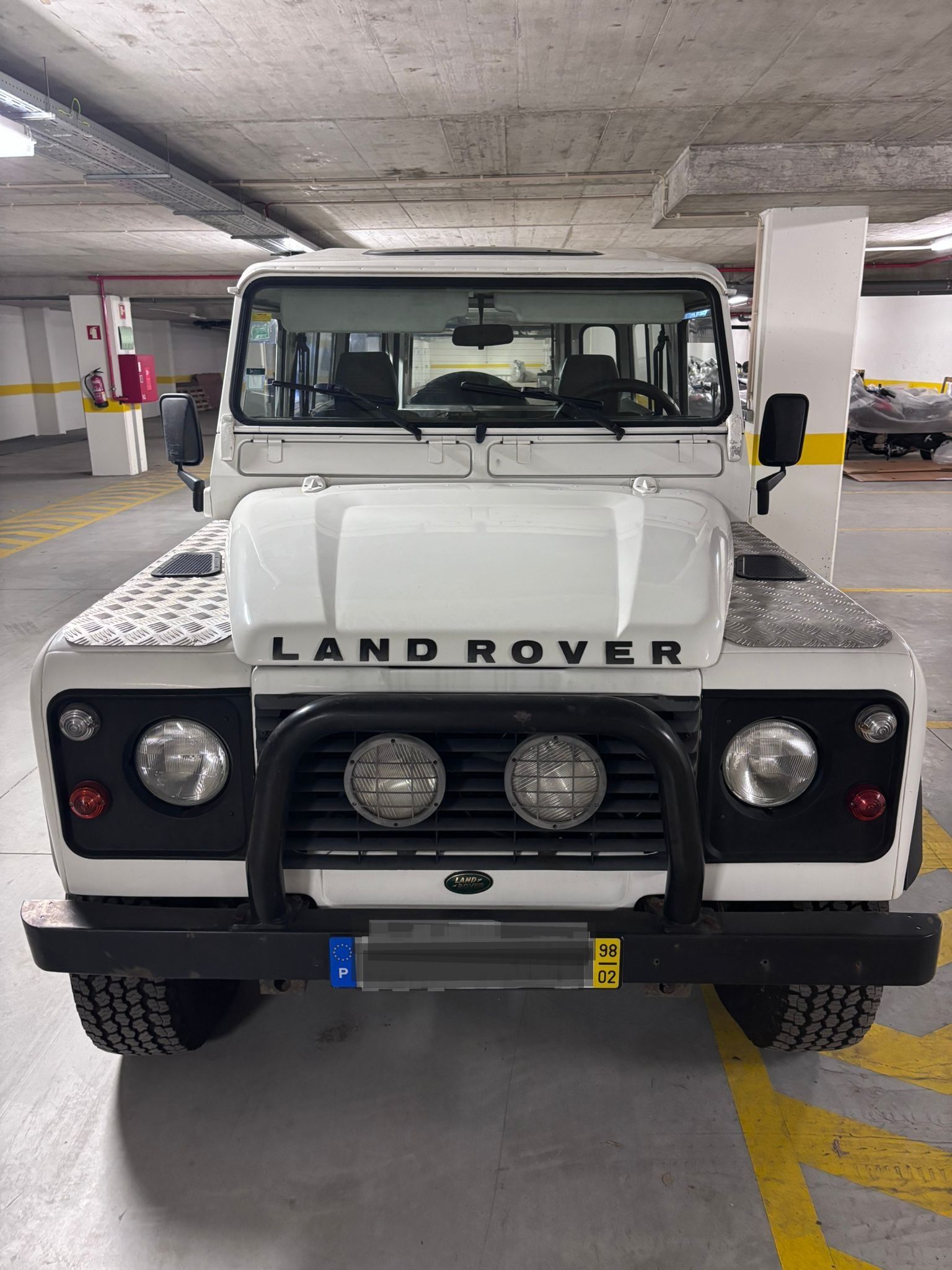 Land Rover Restoration | Carhost Offroad | Land Rover Workshop | Cacém ...