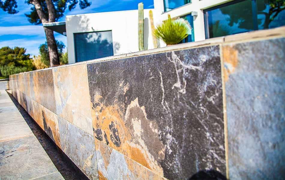 Détail d’un mur en pierre naturelle au design sophistiqué