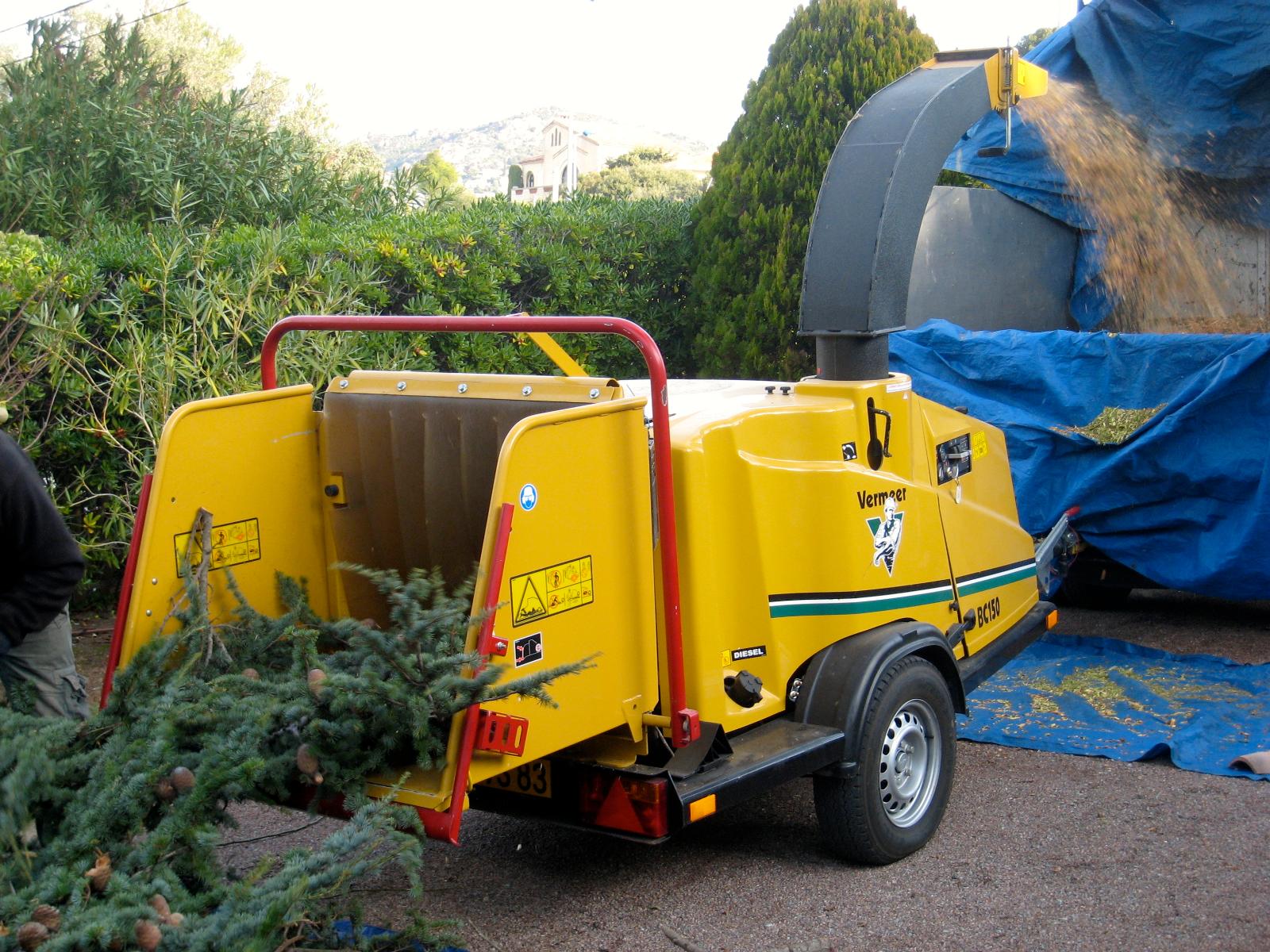 Broyage de branches et troncs.