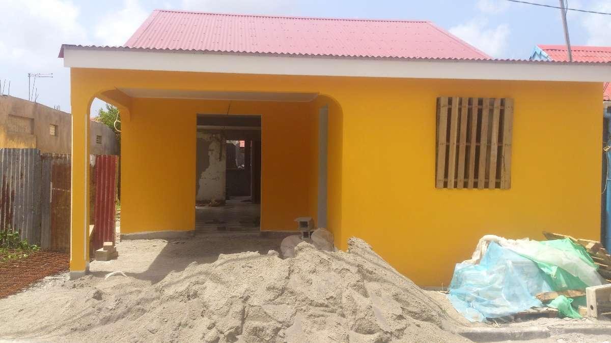 Karaib'Charpente : Rénovation en cours ( peinture intérieure/carrelage