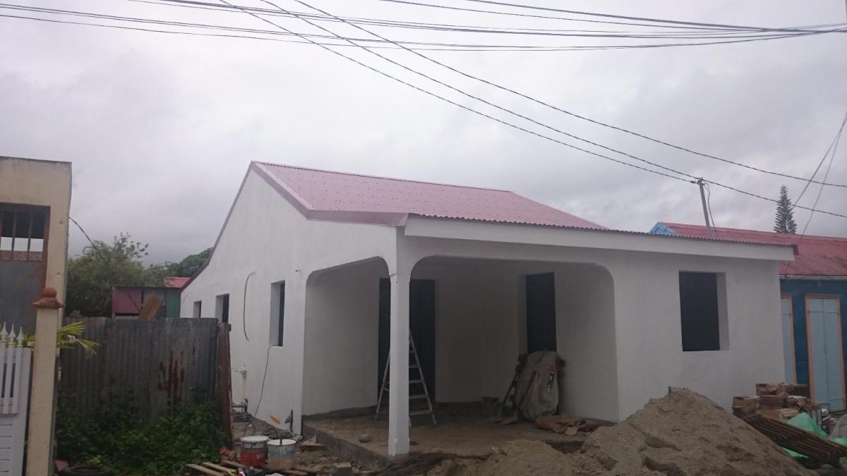 Karaib'Charpente : Rénovation en cours ( 1ère impression, carrelage,..