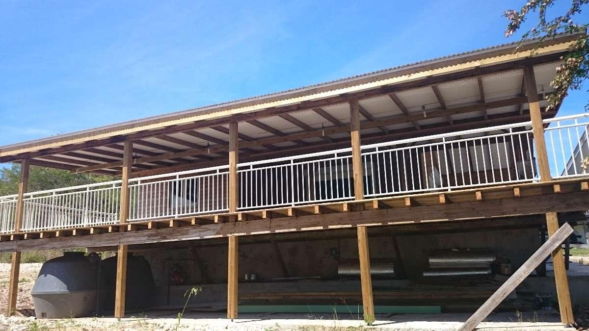 Karaib'Charpente :Terrasse sur pilotis (avec faux plafonds) à Saint Lo