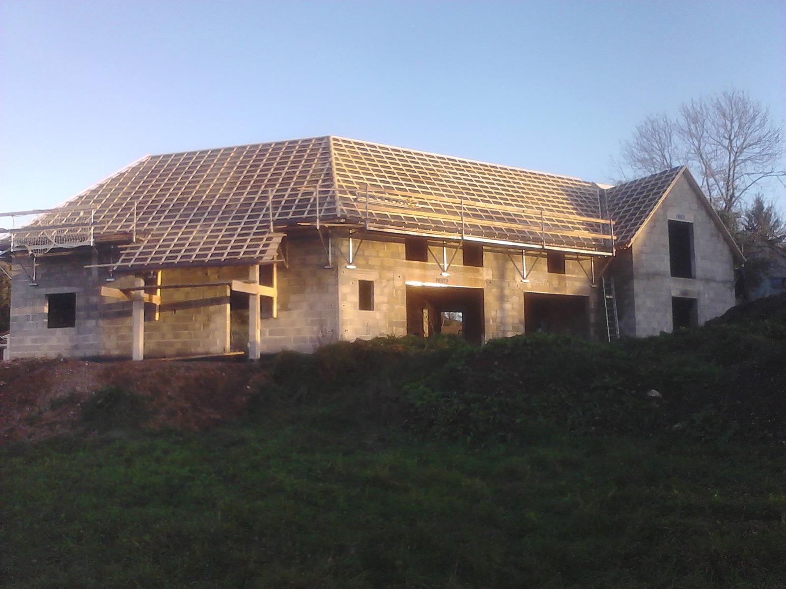 toiture maison neuve tuiles terres cuites