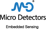 Un logotipo azul y blanco para microdetectores con detección integrada.