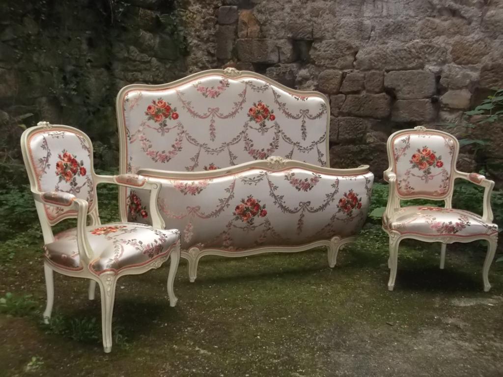 TÊTE DE LIT ET CABRIOLET - TISSU PANSU - DEUX CHAISES ET UNE TÊTE DE LIT