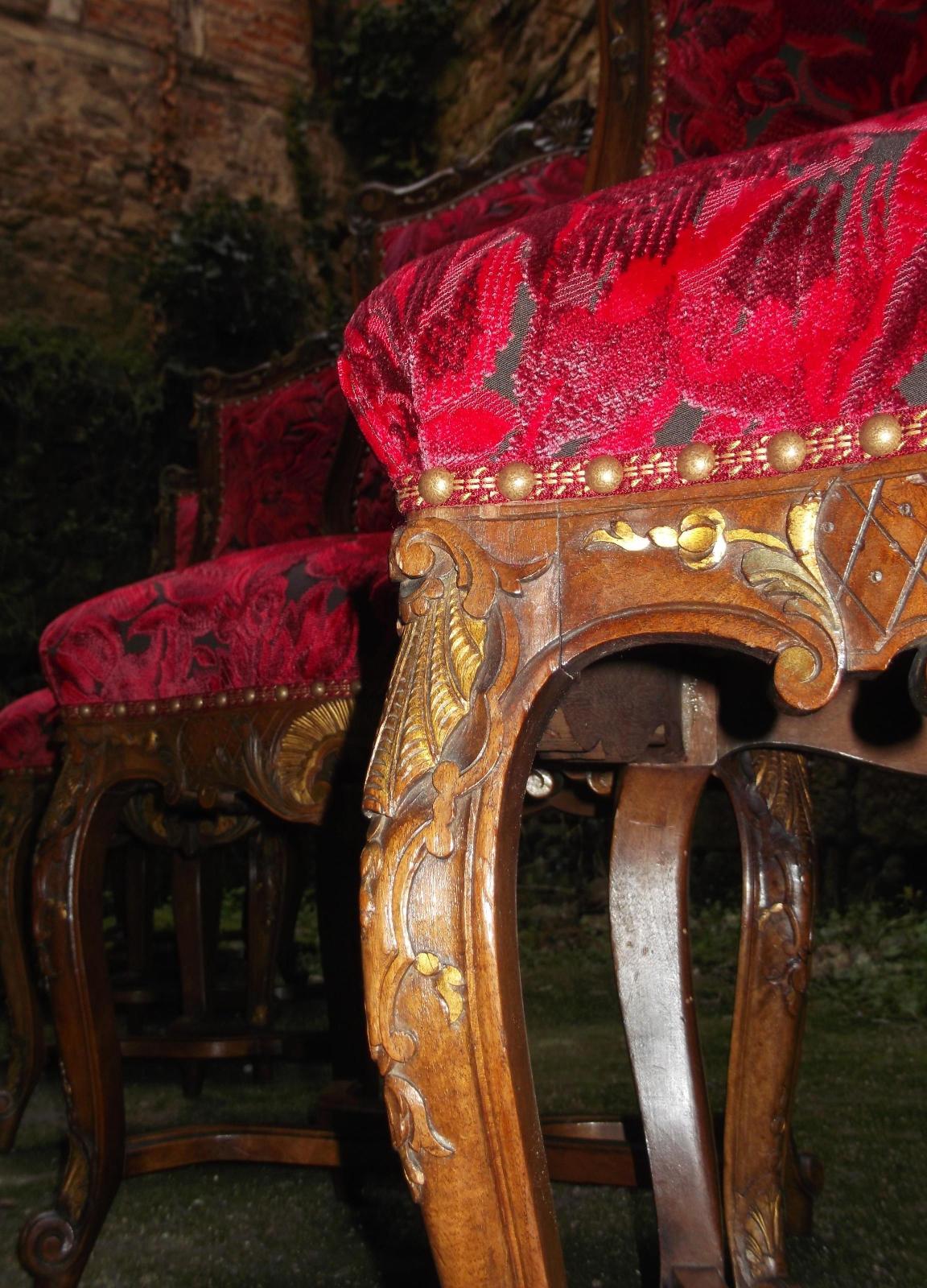 CHAISES XIX - tissus roses, pieds en bois sculptés