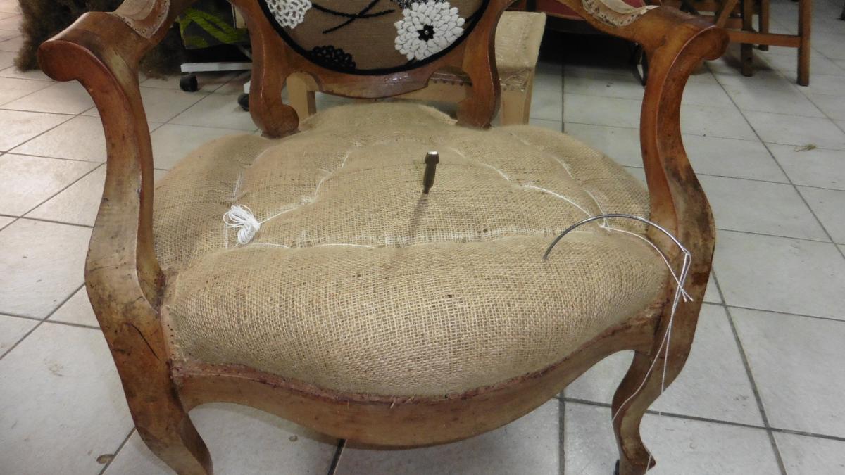 Technique du rabattage de l'assise pour le fauteuil Louis-Philippe