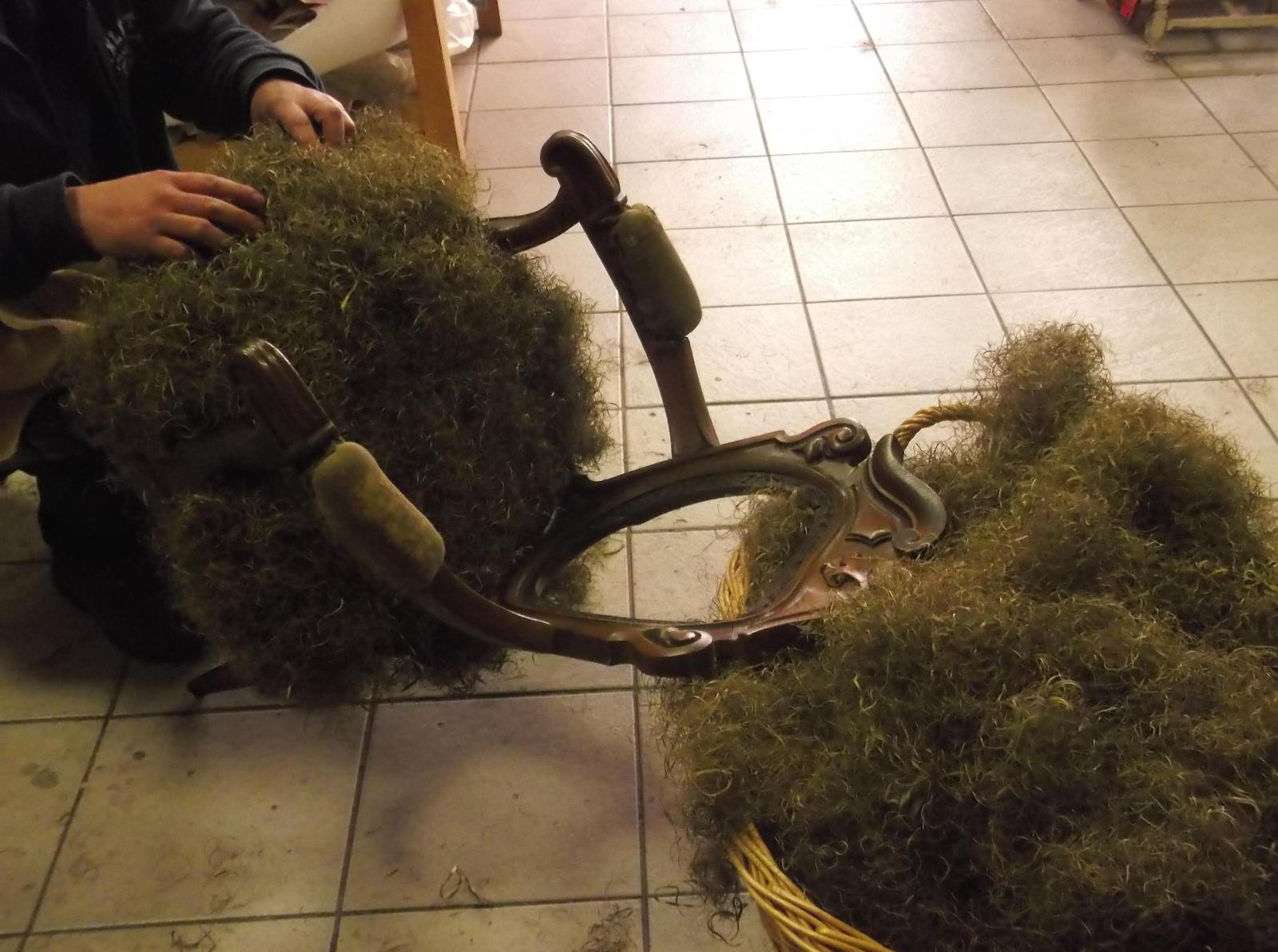 Garniture naturelle sur une chaise