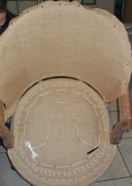 Fauteuil crapaud avec le dossier et l'assise cousues