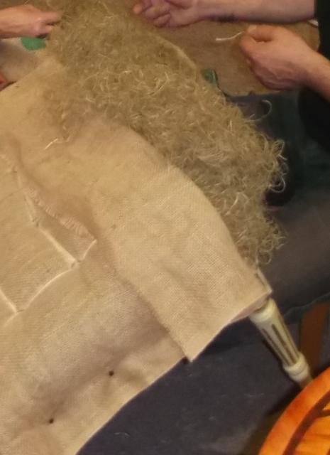 Mise en crin du tabouret - emballage et point de fond