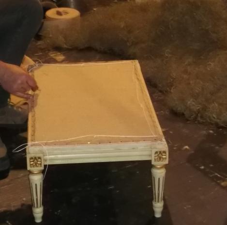 Confection de l'assise du tabouret