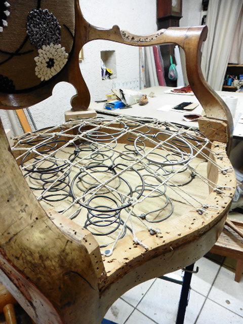 Les détails du guindage du fauteuil Louis-Philippe