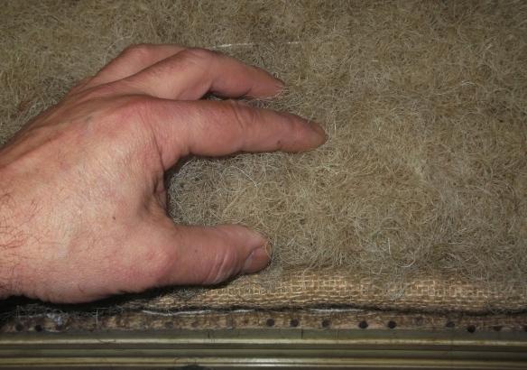 Mise en forme de la piqûre sur le tabouret