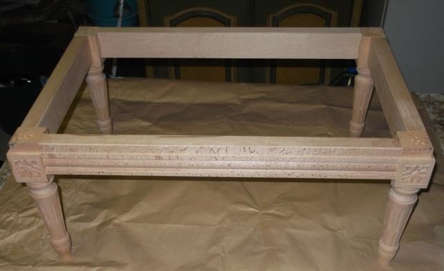 Carcasse neuve de tabouret Louis XVI