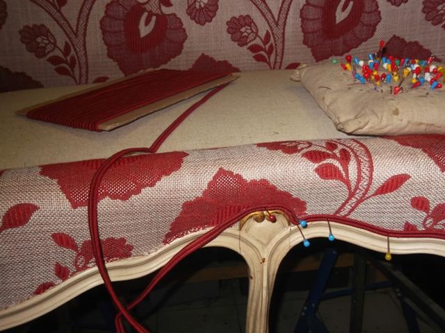 POSE DU PASSEPOIL SUR LA DEVANTURE DU CANAPÉ