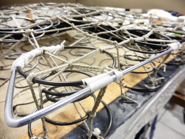 Guindage suspendu pour l'assise d'un siège