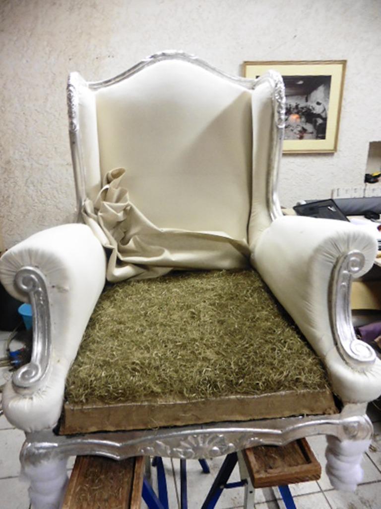 MISE EN CRIN DE L'ASSISE SUR FAUTEUIL BLANC