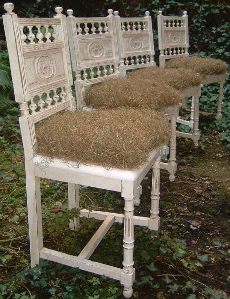 CHAISES PATINÉES EN COURS DE RESTAURATION L'ATELIER-CHRISTOPHE AUTIN