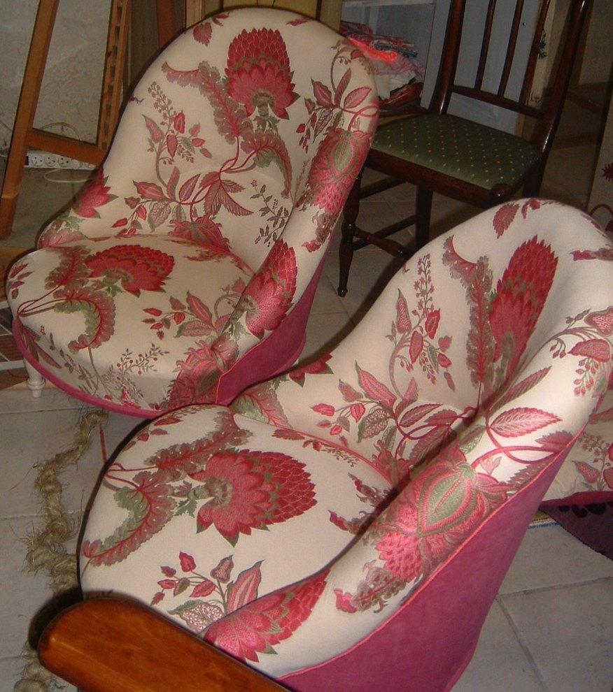 Deux fauteuils Crapaud roses
