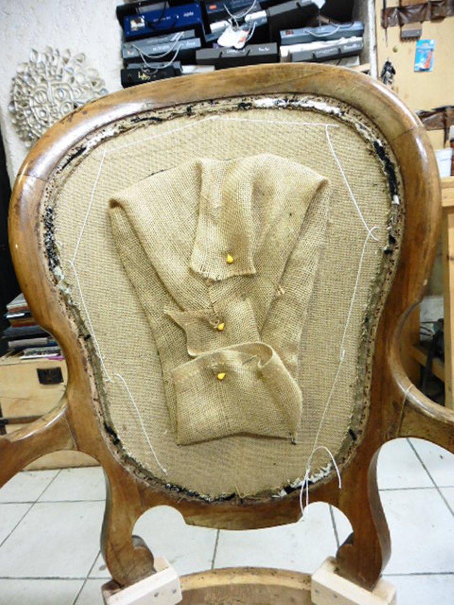 Réfection du dossier du fauteuil Louis-Philippe