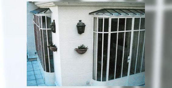 Menuiserie métallique - Bowindows avec châssis métallique à l'ancienne
