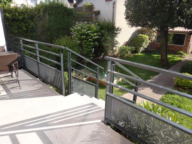 GARDE-CORPS ET RAMPES EXTÉRIEURS ALUMINIUM