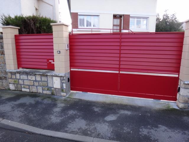 Clôture et portail coulissant motorisé en acier
