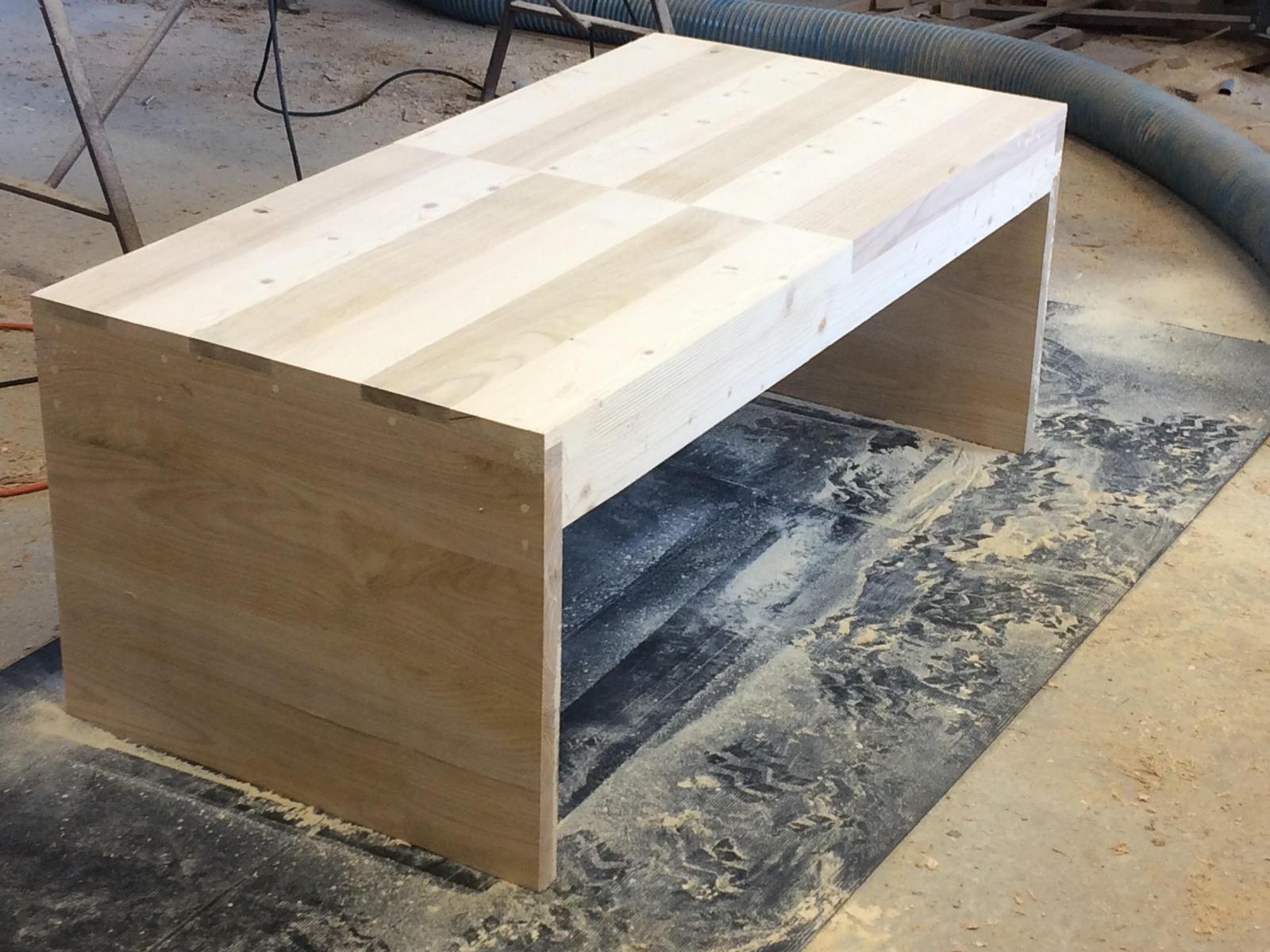 Table en bois massif 