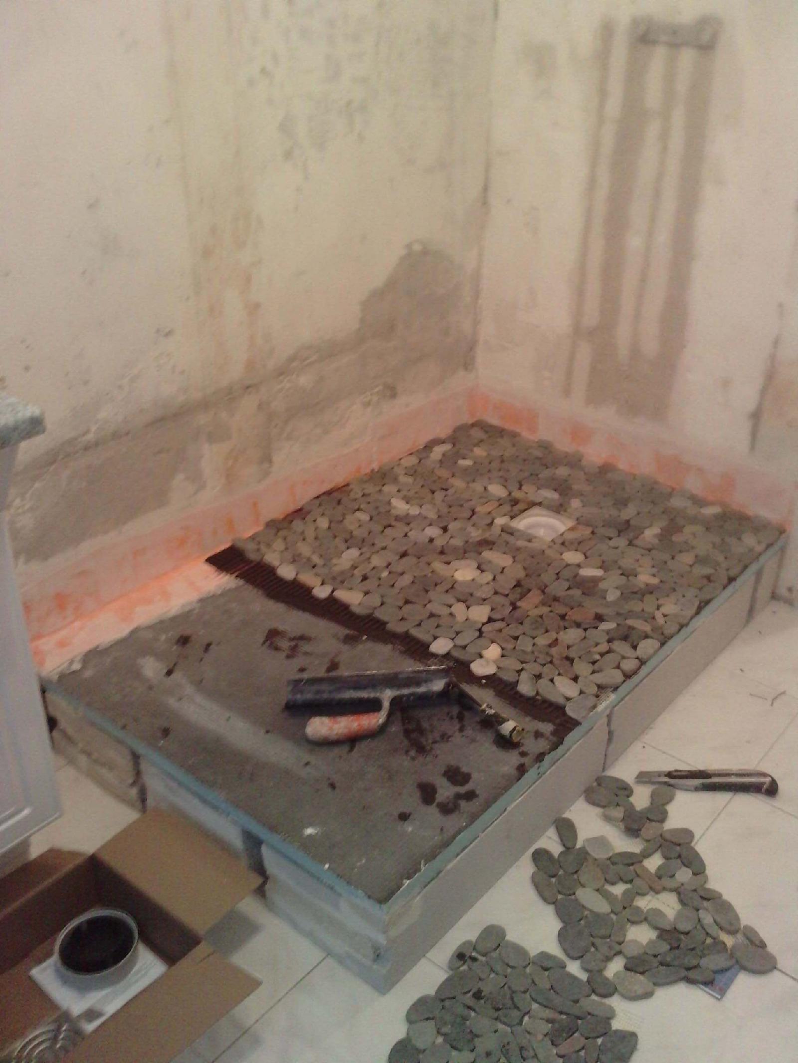 Salle de bains avec receveur de douche extra-plat