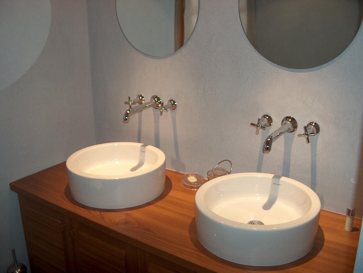 Vasques sur un meuble