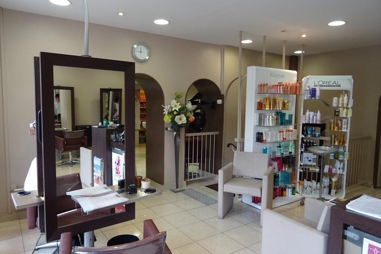 Un espace dédié à la coiffure et la mise en beauté