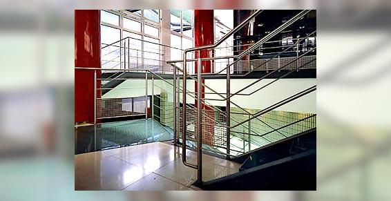 Serrurerie métallerie - Hall d'accueil de la station de radio NRJ