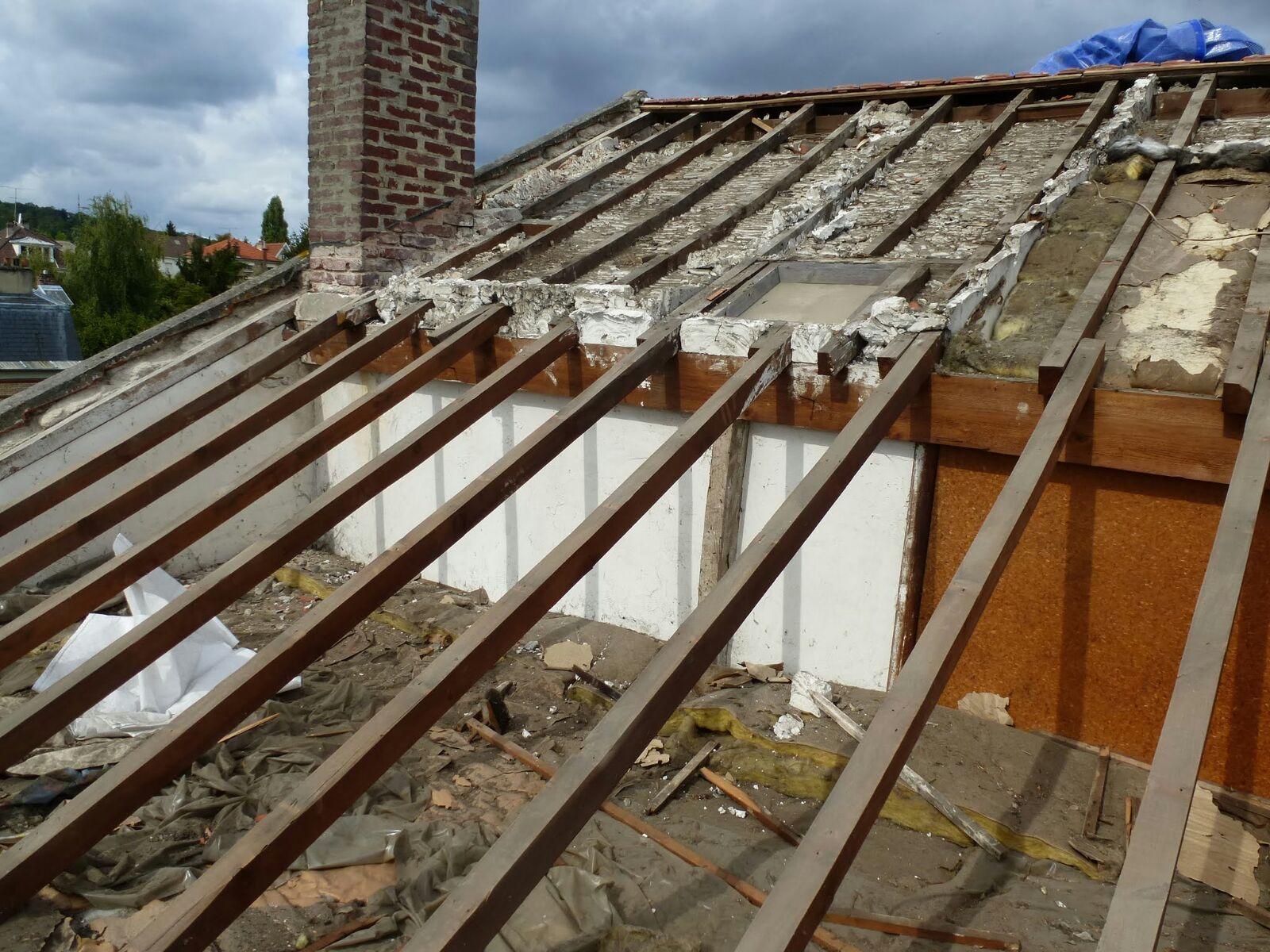 Nos charpentiers posent des charpentes en bois à Paris