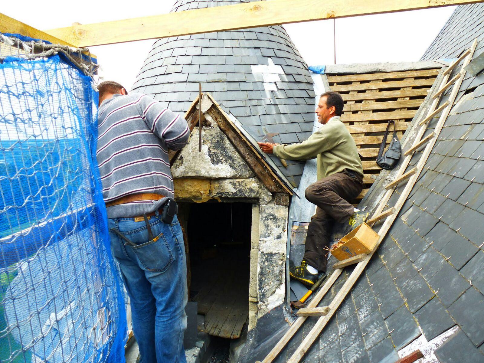 Nos couvreurs posent des tuiles en ardoise à Courbevoie