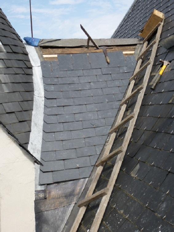 Réparation de tuiles en ardoise à Courbevoie