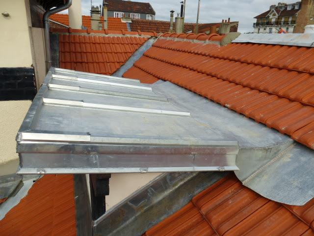 Pose de tuiles et travaux de zinguerie dans le Val-d'Oise