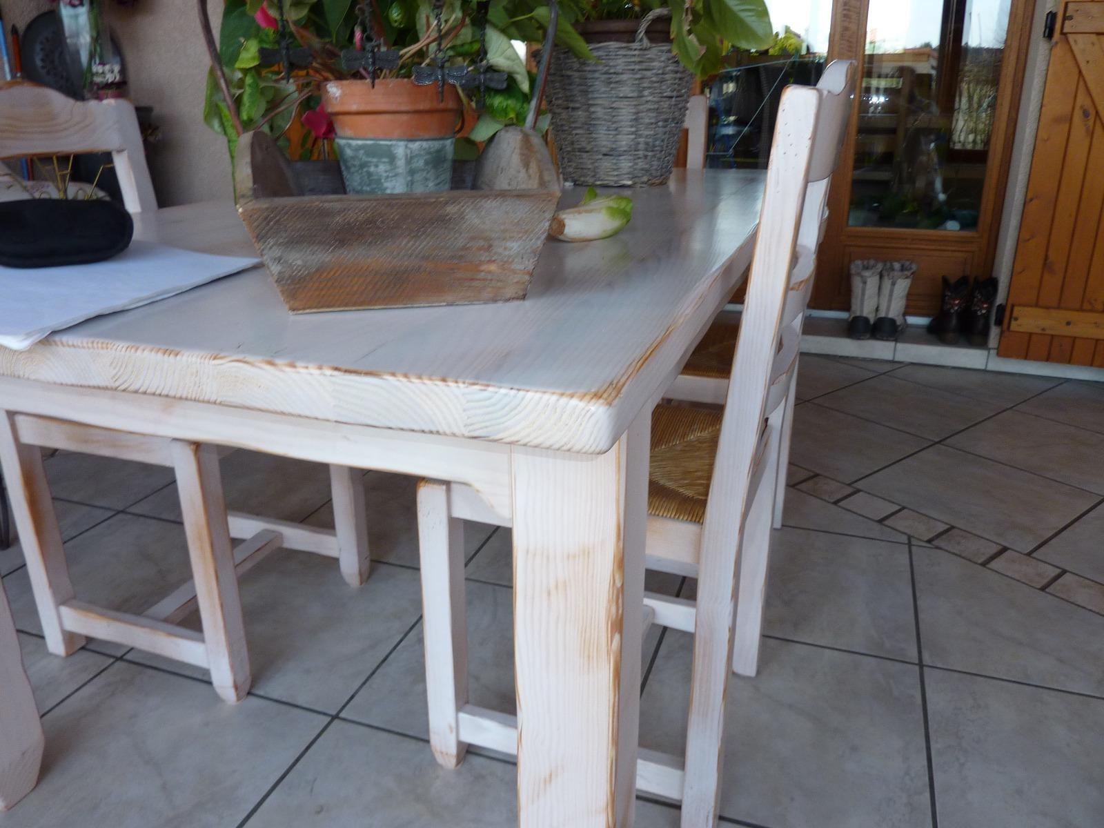 table interieur bois