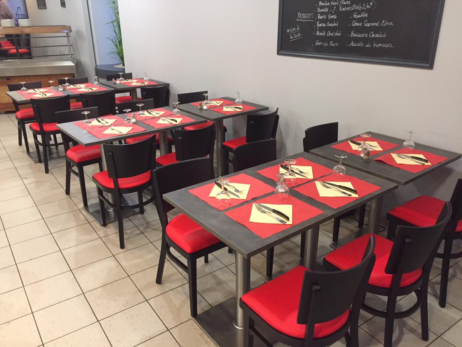 Installation complete de mobilier au Restaurant Le St Louis à Champs/yonne