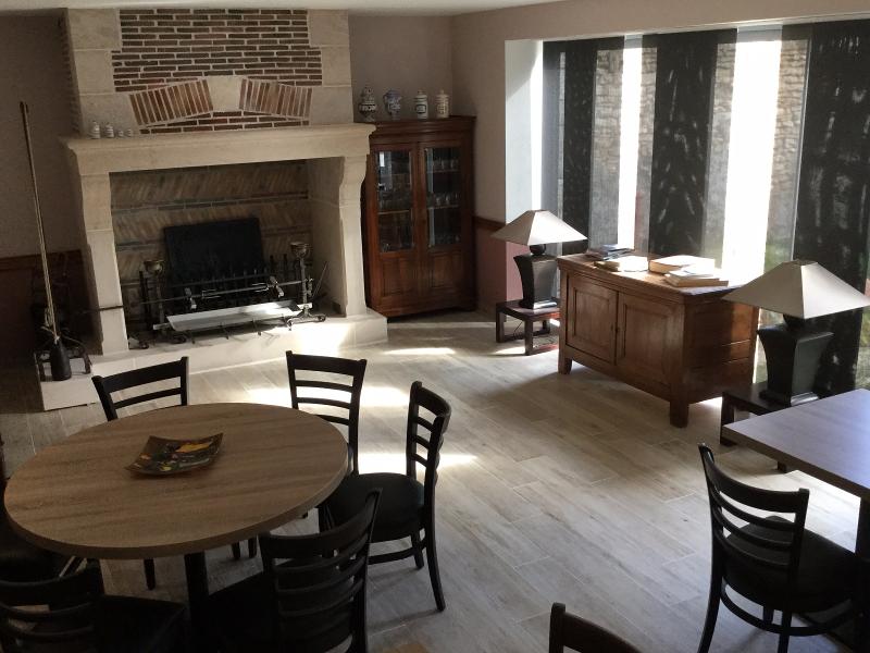 Salle de restaurant CHEZ BOB à Pousseaux