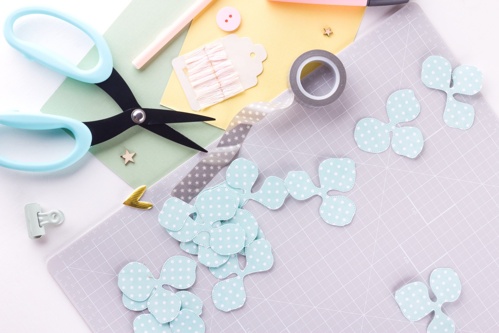 Lot De 45 Mini Formes En Bois Fleurs Baker Ross – Loisirs Créatifs, DIY, Décoration 3D, 25-30 Mm
