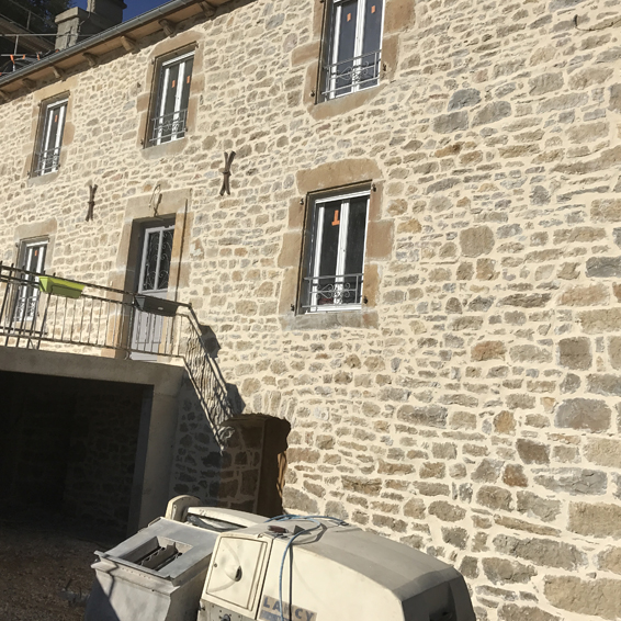 Crépis façade joints de pierres