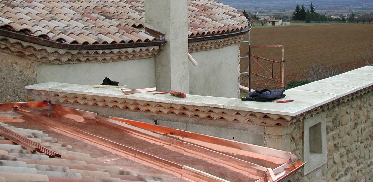 Tuiles St Foy Oméga 10 Vieux Toits Chéneaux en cuivre