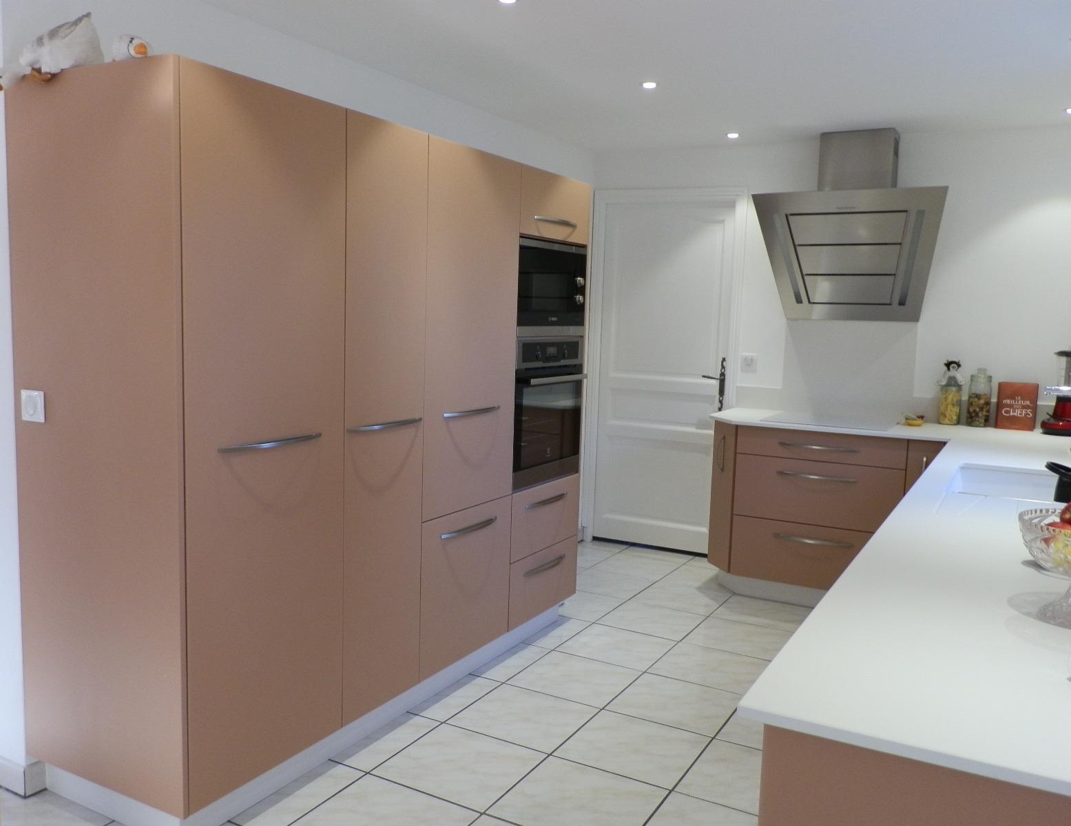 Cuisine en Acrylique et Plan de travai en Dekton