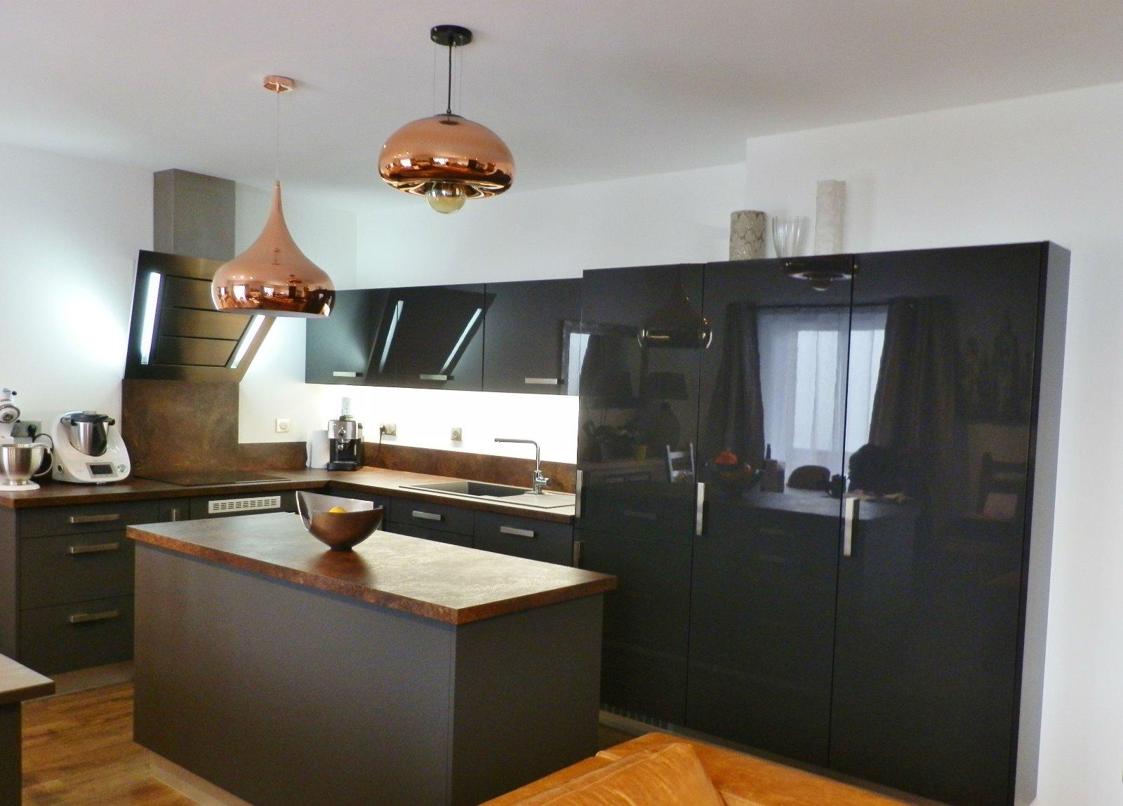 Meubles haut et colonnes noir brillant effet miroir