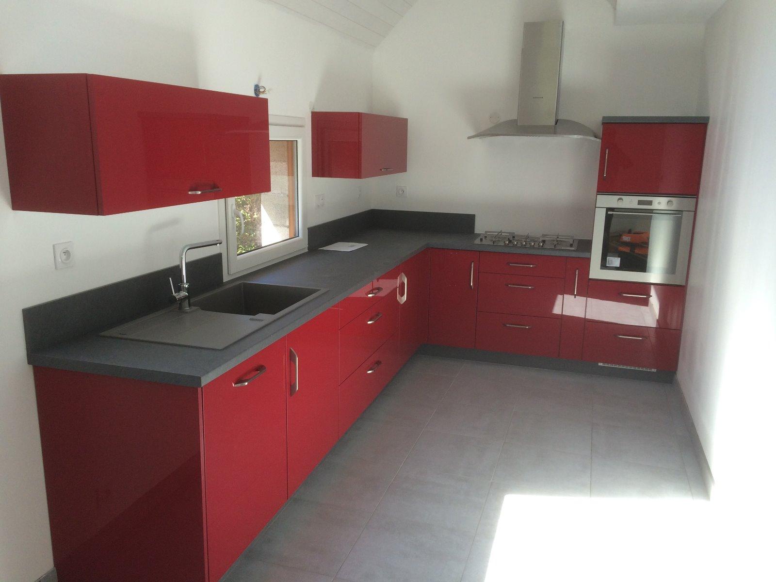 PerfecSens Rouge brillant et Plan de travail en Stratifié.