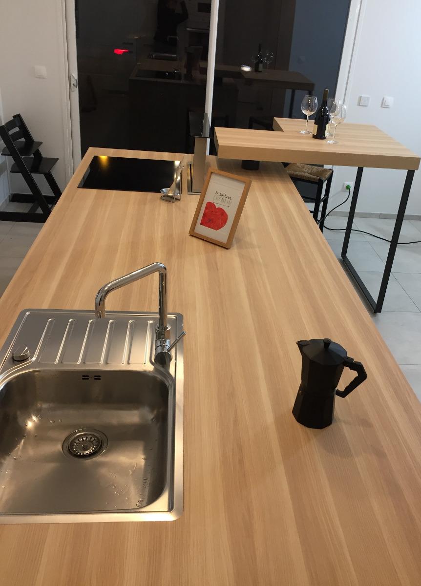 Plan de travail en stratifié.