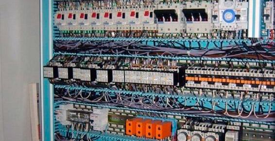 Dépannage électricité sur boîtier