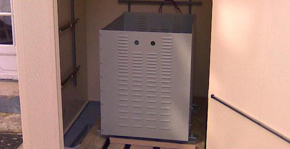 Caisse électrique grise